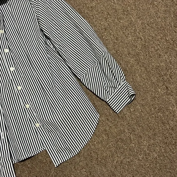 Banana Republic Button Down Shirts. 💕 - Picture 2 of 9